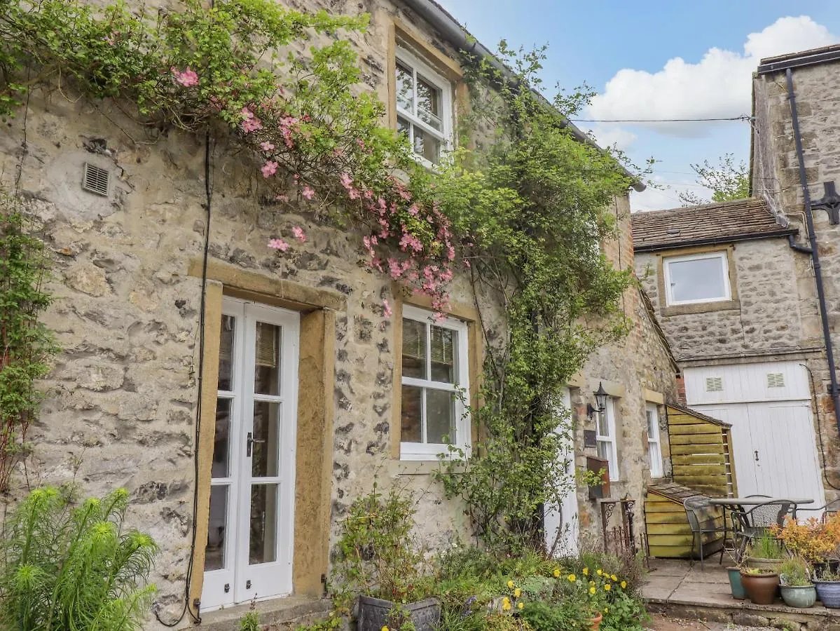 Fountains Cottage Malham 0*,